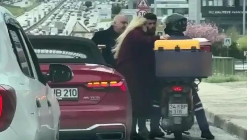 D-100'de Korku Dolu Anlar: Motokuryeye Silah Çeken Şahsın Hikayesi
