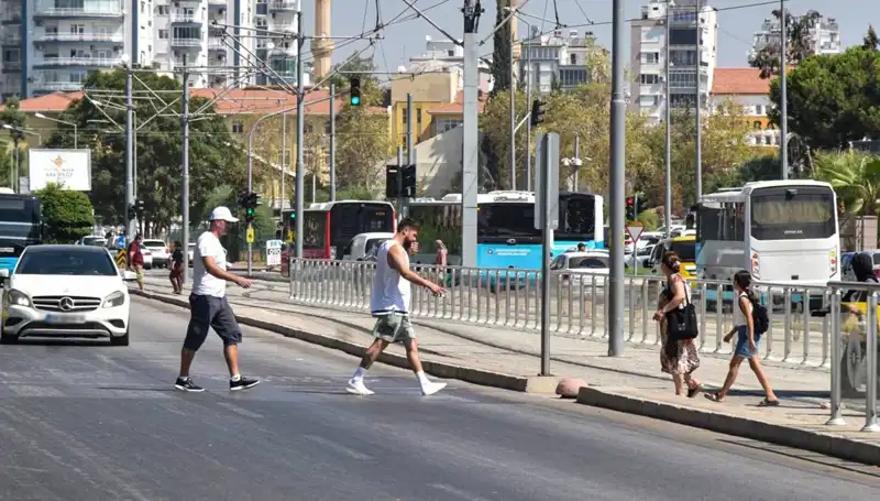 Trafikte Ölümcül Bilinçsizlik: İkinci Sıraya Yerleşti ve Tehlikeyi Artırdı