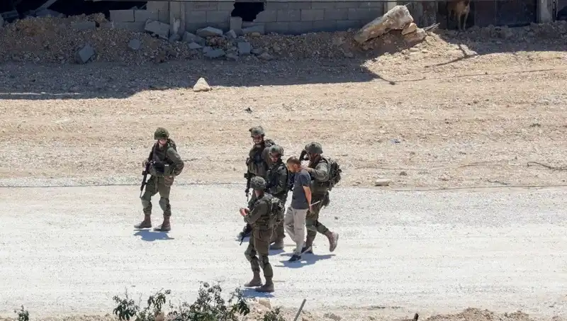 İsrail Ordusu Acil Durumda Kapıları Kapatınca Ambulansın Yolda Kaldığı Anlar