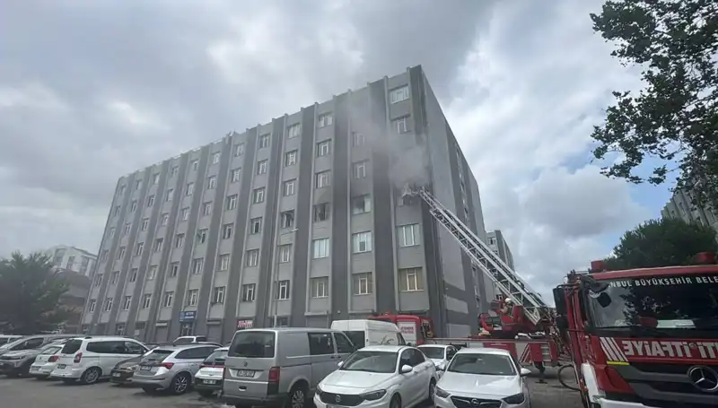 Çorap İmalathanesinde Korkutan Yangın: Büyük Hasar, İşçiler Kurtarıldı!