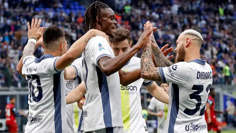 Serie A'da Zirvede Puan Eşitliği: Şampiyonu Play-off Mu Belirleyecek?