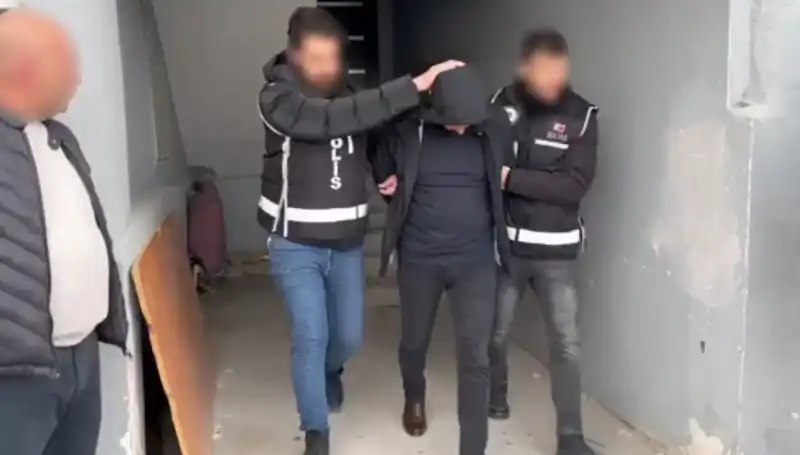 Dört İldeki Çetelere Büyük Operasyon: Ele Geçirilen Silahlar ve El Bombaları!