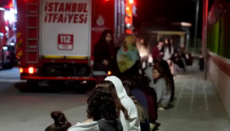 2500 Kişilik Kız Öğrenci Yurdunda Yangın Panic Yarattı