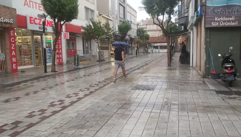 Kırklareli'nde Doğa Dolaşıma Geçti: Sağanak Yağış Hayatı Olumsuz Etkiledi