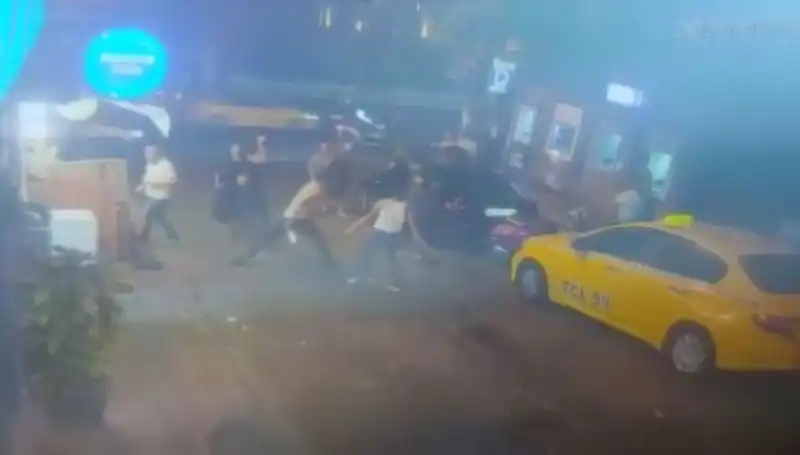 Beyoğlu'nda Laf Atma Kavgasında Kan Döküldü: Olayın Ayrıntıları
