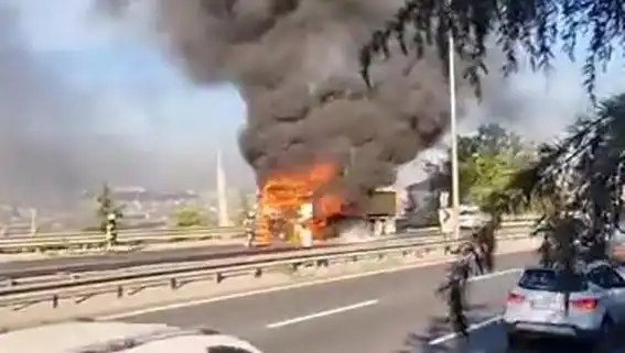 D-100 Karayolu'nda TIR Yangını, Trafik Tamamen Kilitlendi