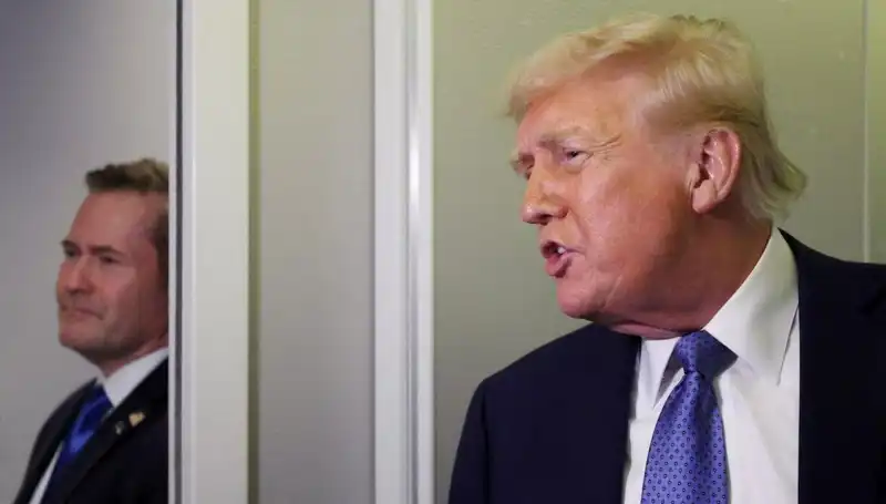 Trump, Mike Waltz'u Görevden Alırken Sızdırılan Planlar Ortaya Çıktı!