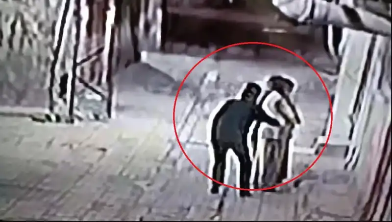 Polisleri Simitçi Kılığına Sokarak Kapkaççılara Baskın Düzenledi