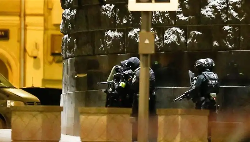 Rusya'da Şok Eden Silahlı Saldırı: Çatıdan Rastgele Ateş Açan Kişi Yakalandı