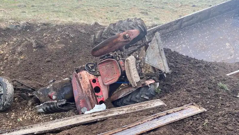 Kayseri'de Kontrolden Çıkan Traktör Şarampole Uçtu, Yaralılar Hastaneye Kaldırıldı