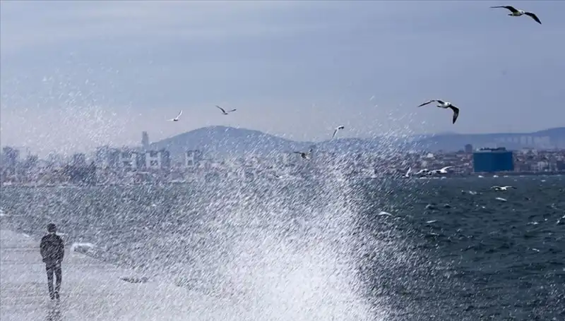 Marmara ve Ege Bölgesinde Kuvvetli Rüzgar Uyarısı Yayınlandı