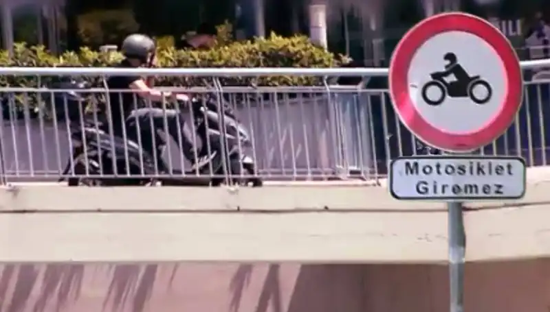 Üst Geçitler Motokuryelerin İşgali Altında: Şehirdeki Kaos ve Güvenlik Sorunları