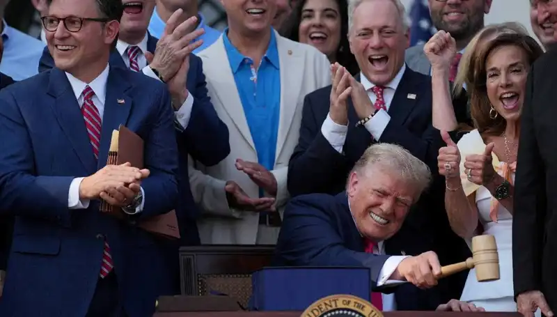 Trump’tan İhtiyaç Sahiplerine Büyük Destek: Yeni Yasa Tasarısı İmzalandı