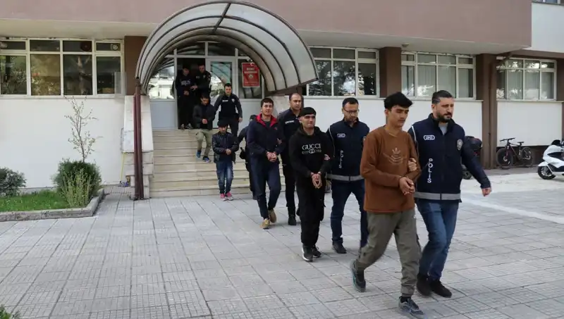 Edirne ve Kırklareli'nde Kaçak Göçmen Baskını: 150'den Fazla Gözaltı