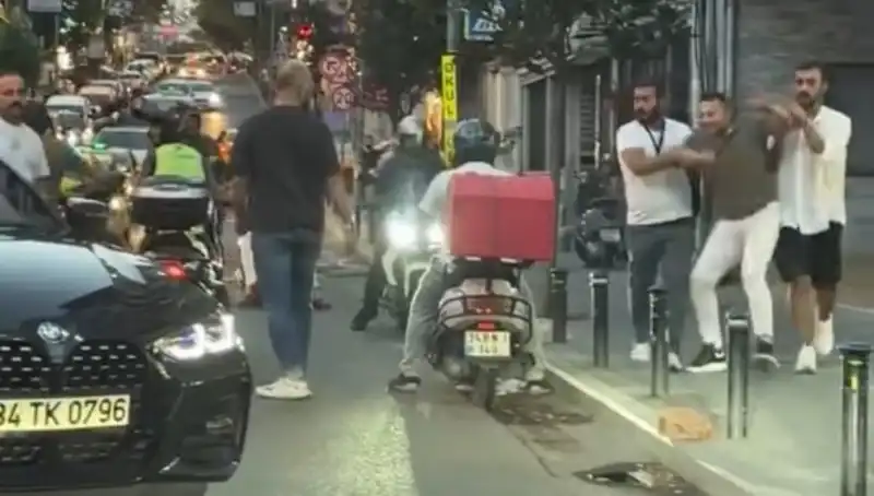 Nişantaşı'nda Yol Verme Kavgası: Sopalı Kadına Saldırı Şok Etti