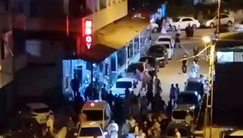 Düğün Kutlaması Kanlı Bitti: Gelin Aracı Kalabalığa Daldı