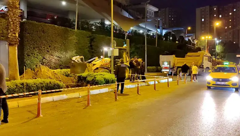 Doğalgaz Paniği Alışveriş Merkezi Girişinde Kalabalığı Telaşlandırdı
