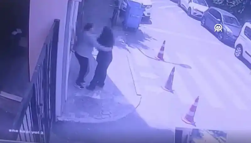 İstanbul'da Lise Tuvaletinde Yaşanan Dehşet Olayı! Öğrenciler Şokta!