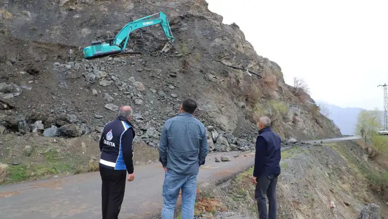 Hakkari’de Kaya Düşmelerine Karşı Güvenlik Önlemleri Artırıldı
