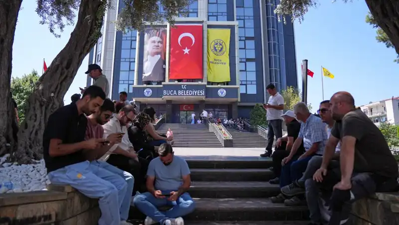 Ücretlerini Alamayan İşçiler, Adalet İçin Sokaklarda! Oturma Eylemi Düzenlendi